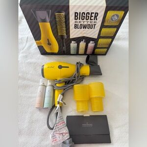 Drybar blow dryer roller set with sprays in box